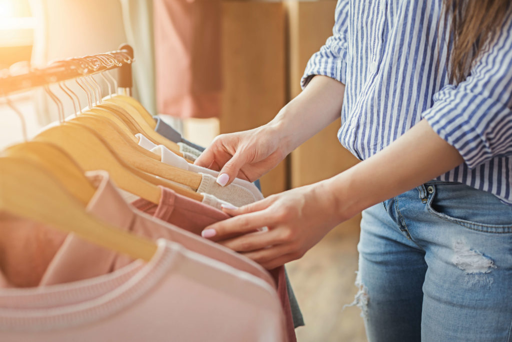 How to separate laundry and sort clothes